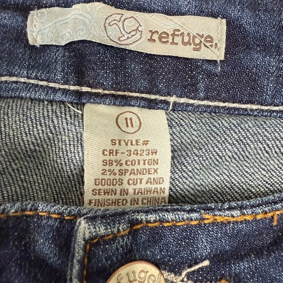 Refuge Womens Size 11 Blue Denim Capri Jeans With Button Detailing & Pockets - Picture 3 of 9